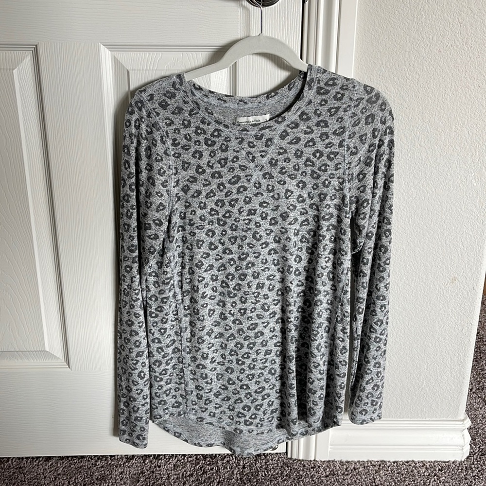 Abercrombie grey cheetah print long sleeve soft and cozy collection